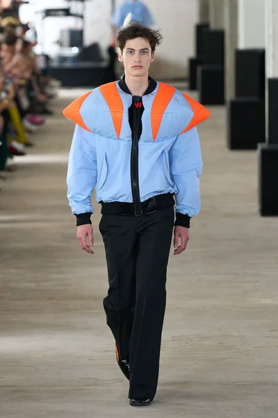 Look 19